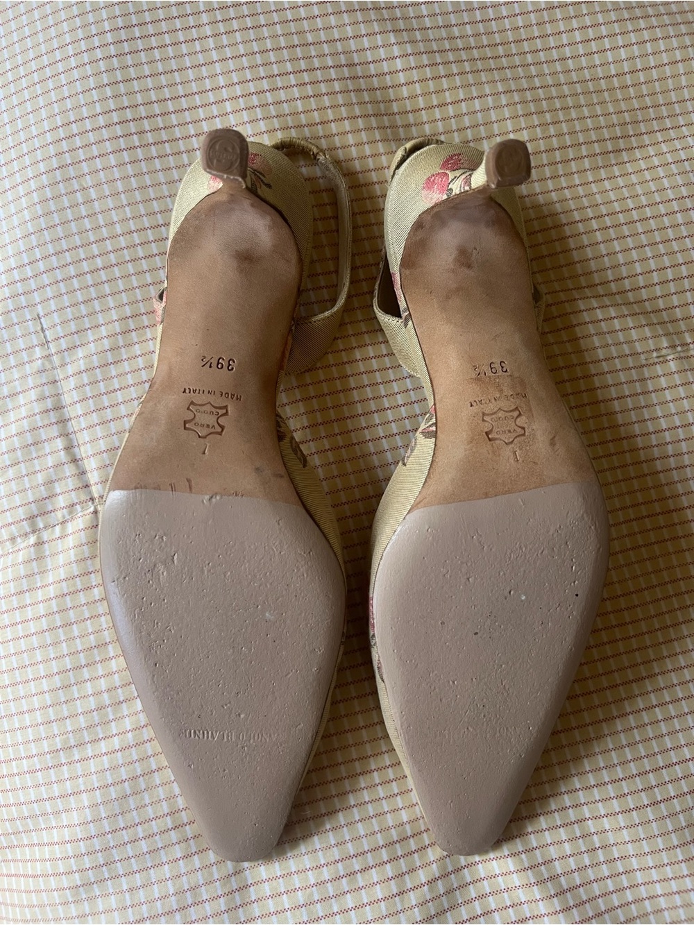 Stunning 90s Vintage Manolo Blahniks - Picture 3 of 5